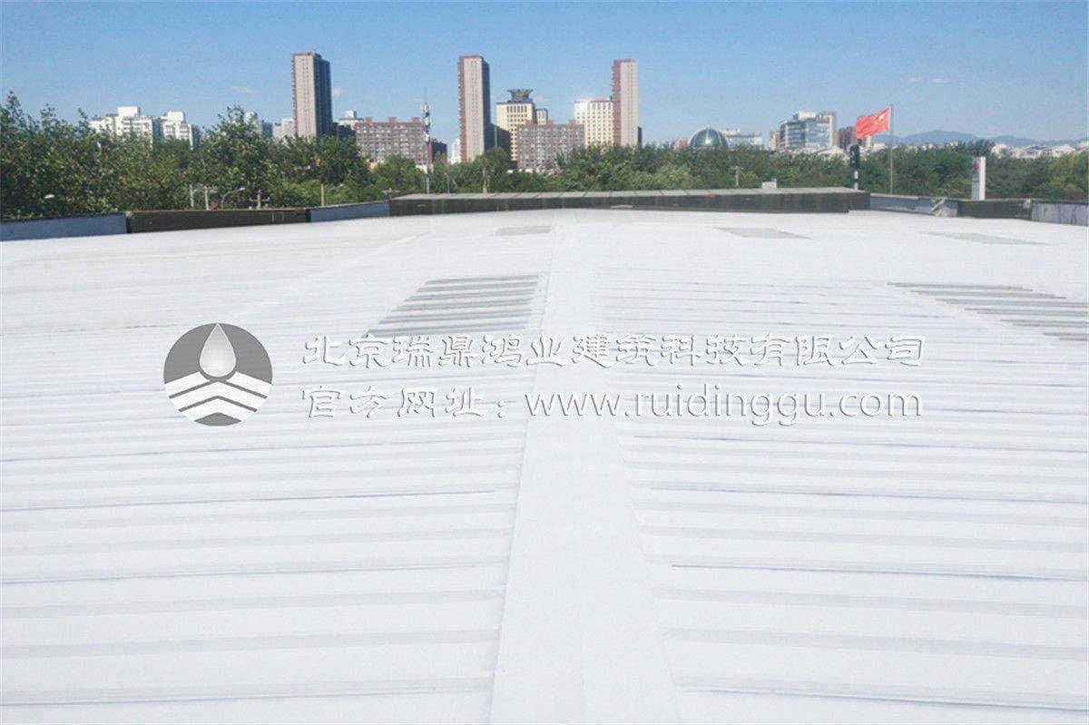 金属屋面反射隔热防水涂料的功能性与应用
